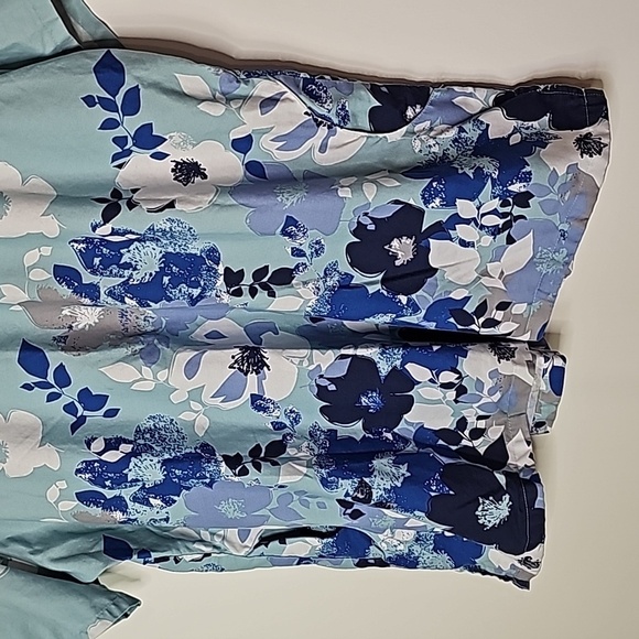 UA Scrubs blue 3XL floral scrub top - Picture 3 of 5